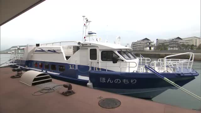 乗船と読書を楽しんで…建築家・安藤忠雄さん寄贈 島巡るこども図書館船