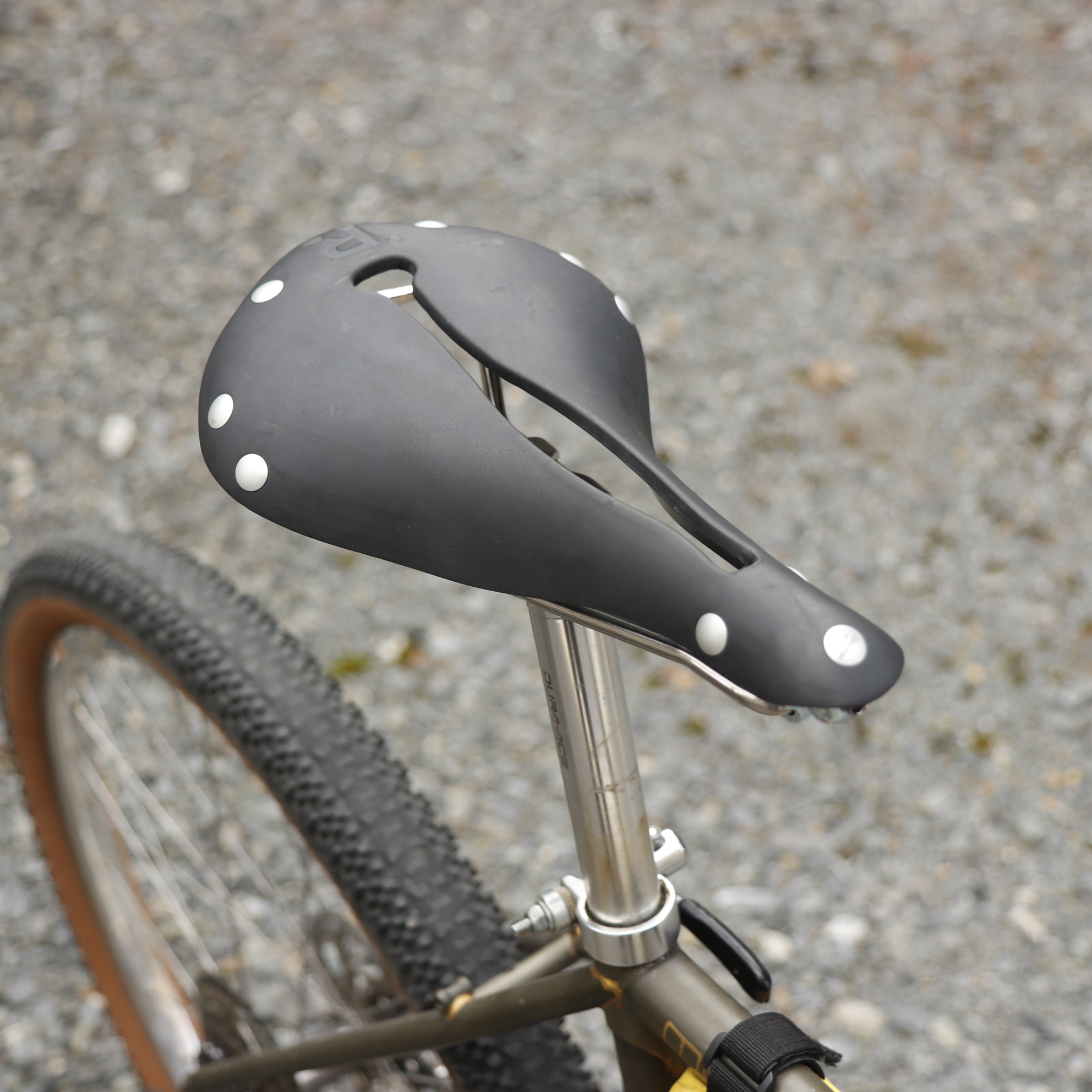 BLOG 座り心地の良さは最上級。～雨も安心。耐候性に優れたラバー素材