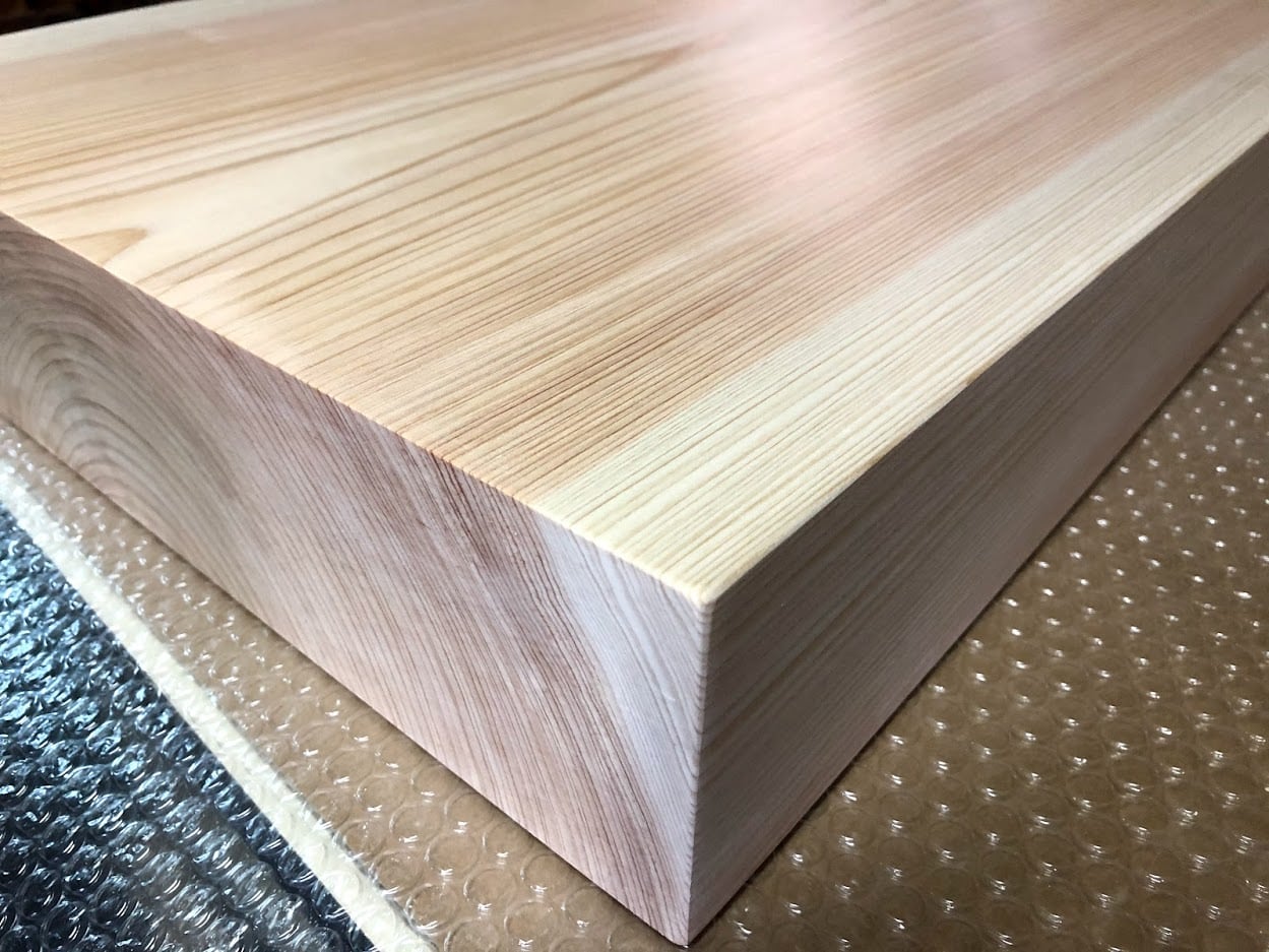 寿司店サイズの厚いまな板の材料が入荷しました。 | ひのきまな板の美