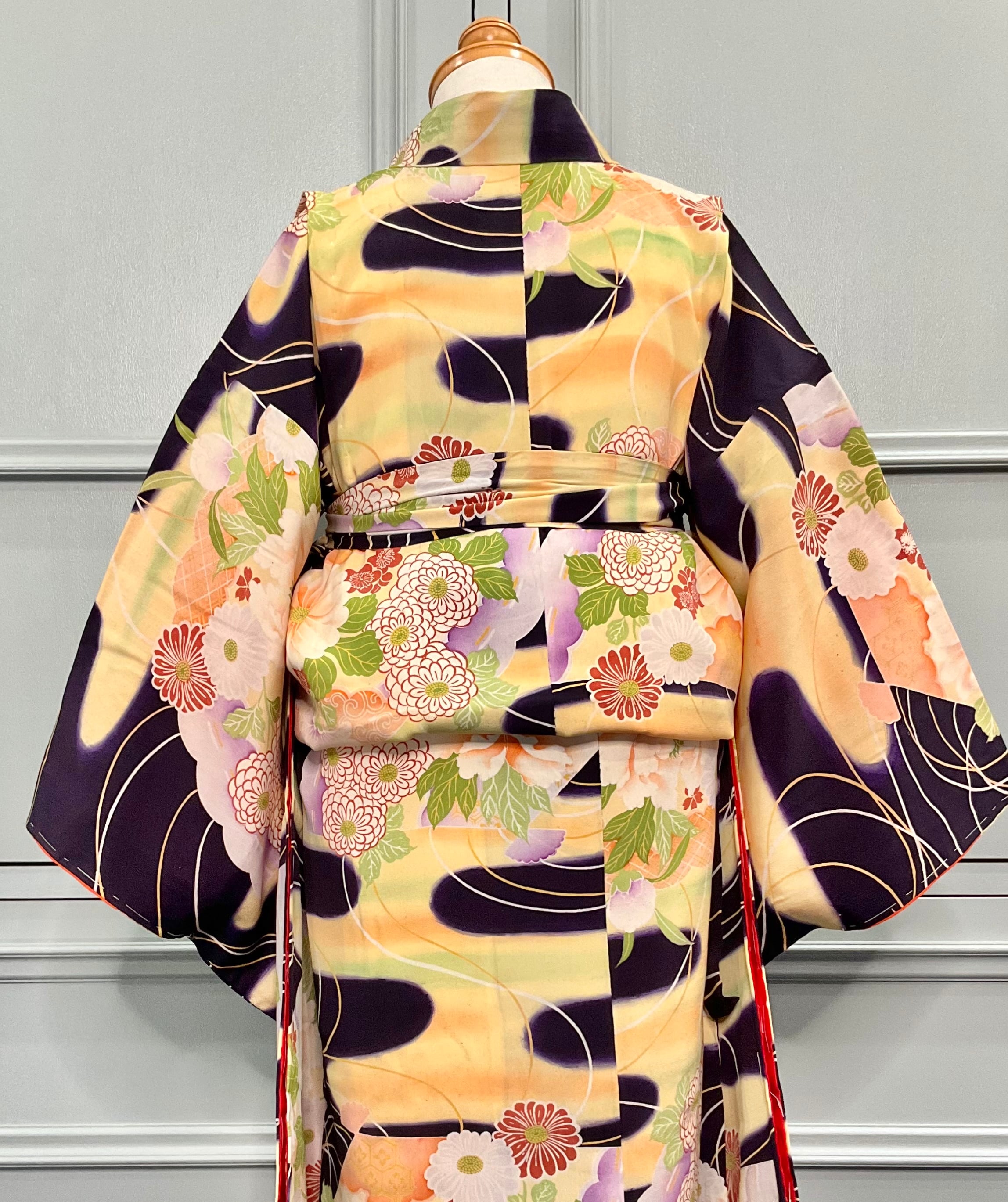 七歳 七五三＊黒×薄黄色のヱ霞に牡丹や菊の扇子＊アンティーク子供着物