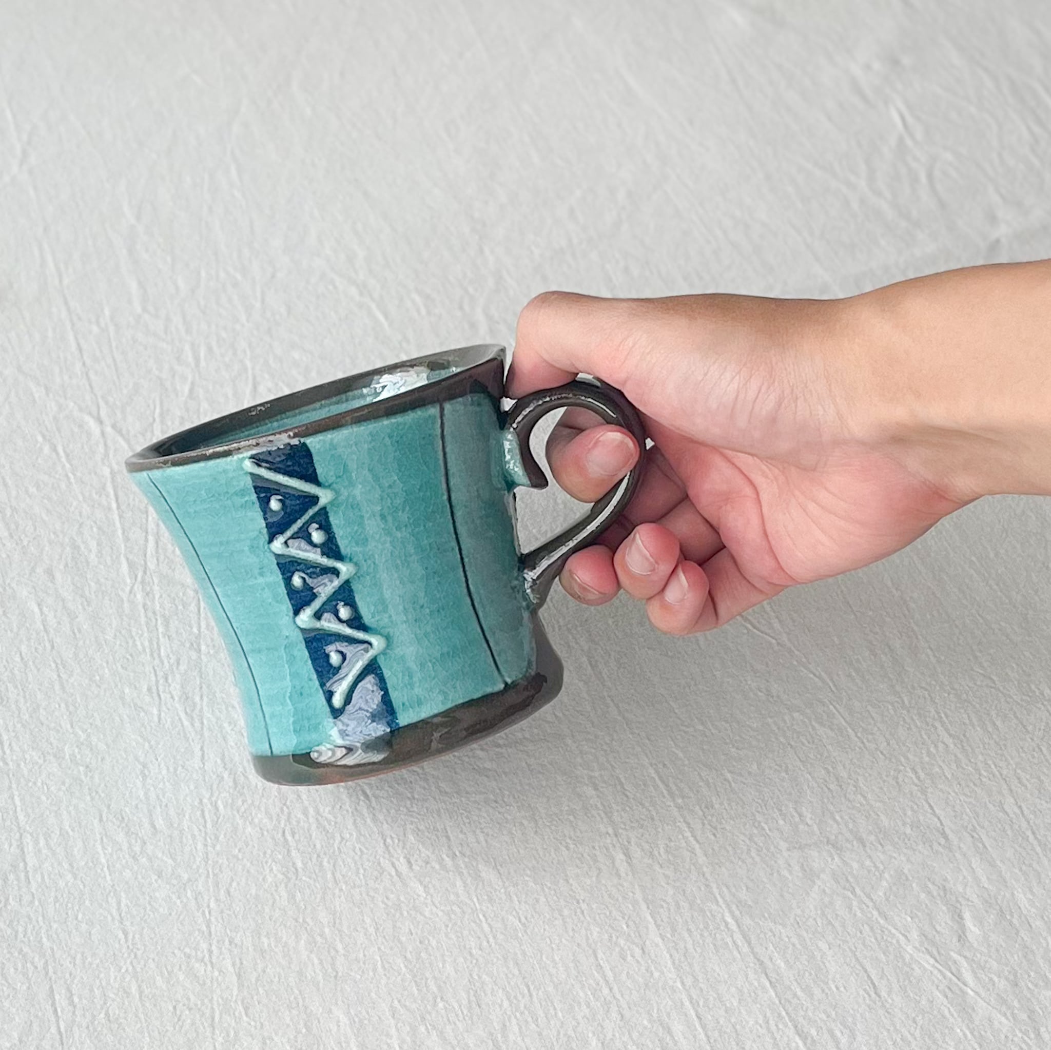 エメラルドのマグカップ【ジグザグ】 | Kamani | 多治見で営む 美濃焼