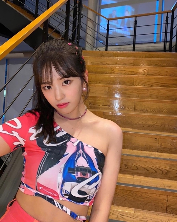 IVE ユジン、20歳の誕生日を迎え…キュートな記念ショットを公開 - Kstyle