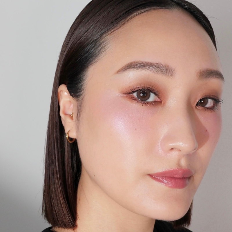 赤みブラウンでつくる、冬の血色感メイクのSTAFF REVIEW | スナップ