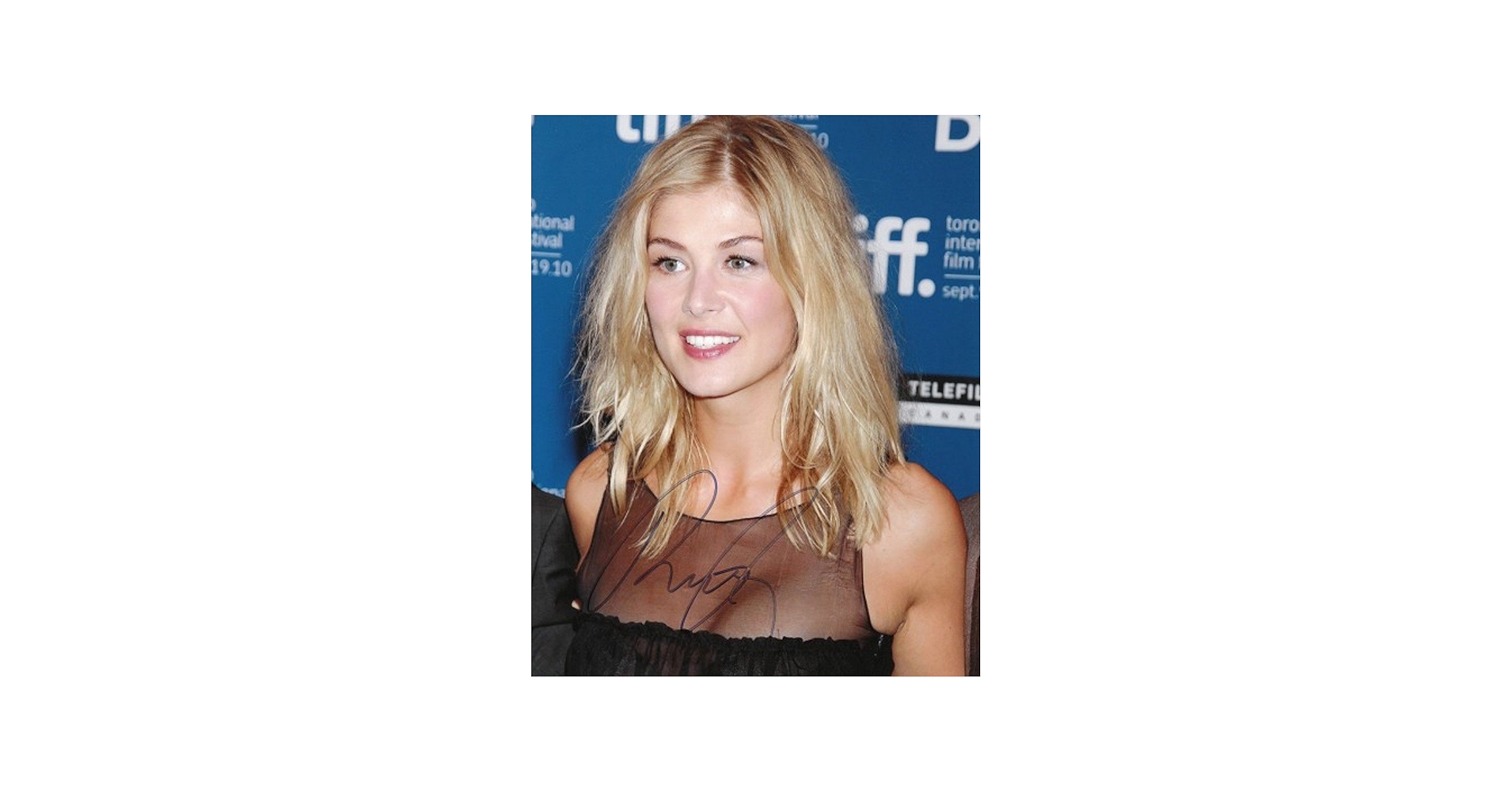 Amazon.co.jp: ◇直筆サイン ◇ロザムンド パイク ◇Rosamund Pike