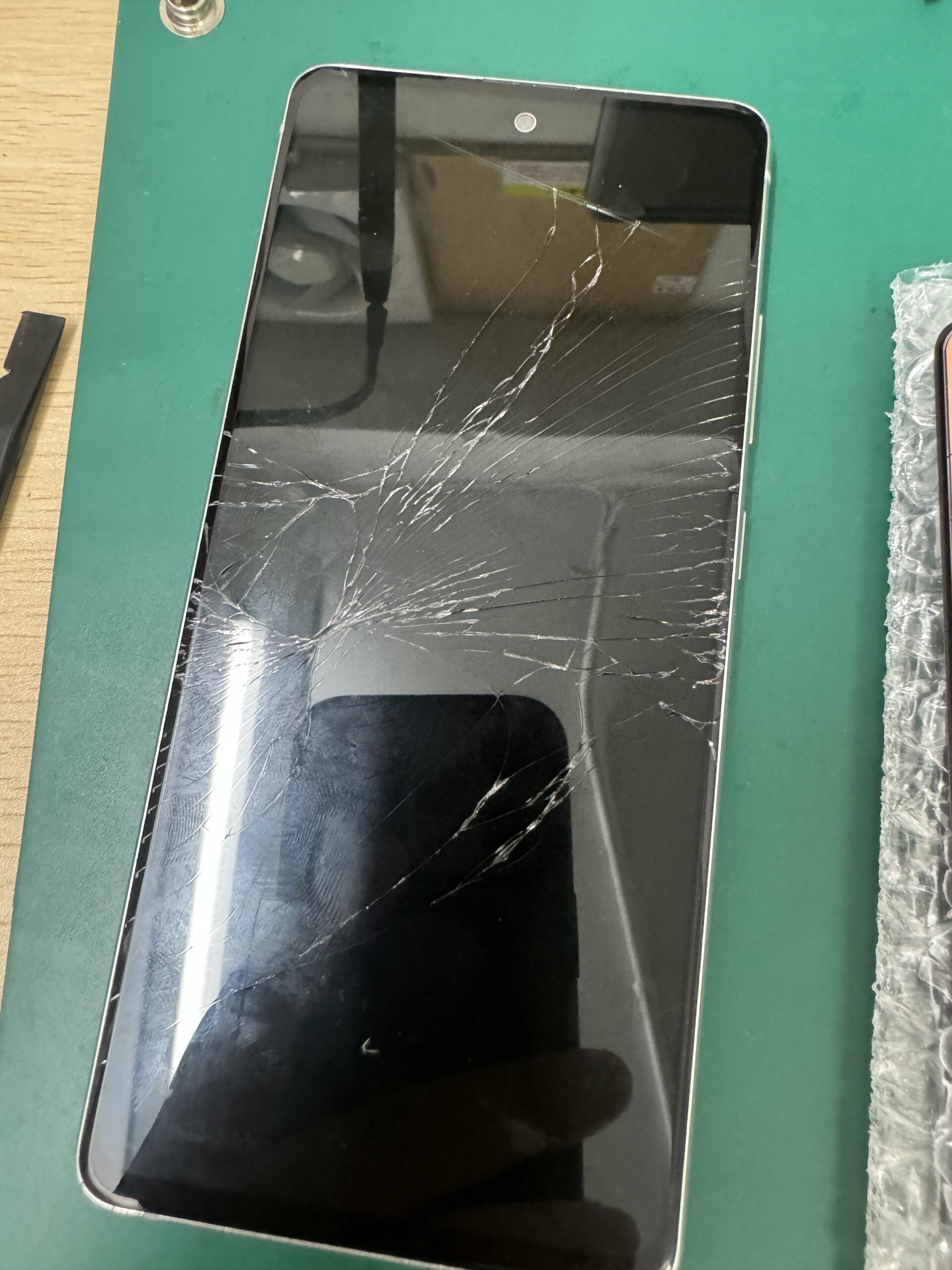 データ消去なし】割れたGalaxy A51 5Gの画面修理【即日】 | スマホ修理