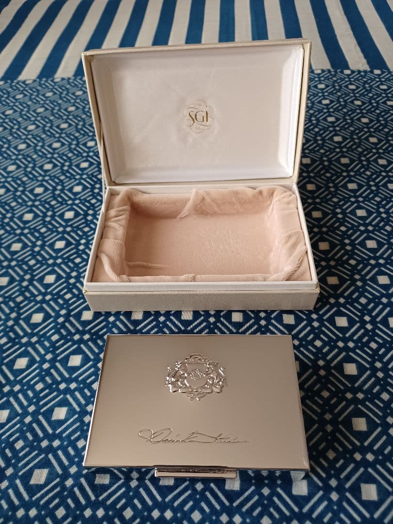 【美品•希少】 池田大作 Ikeda Daisaku サイン入り 小物入れケース Yahoo!オークション -「創価学会」の落札相場・落札価格