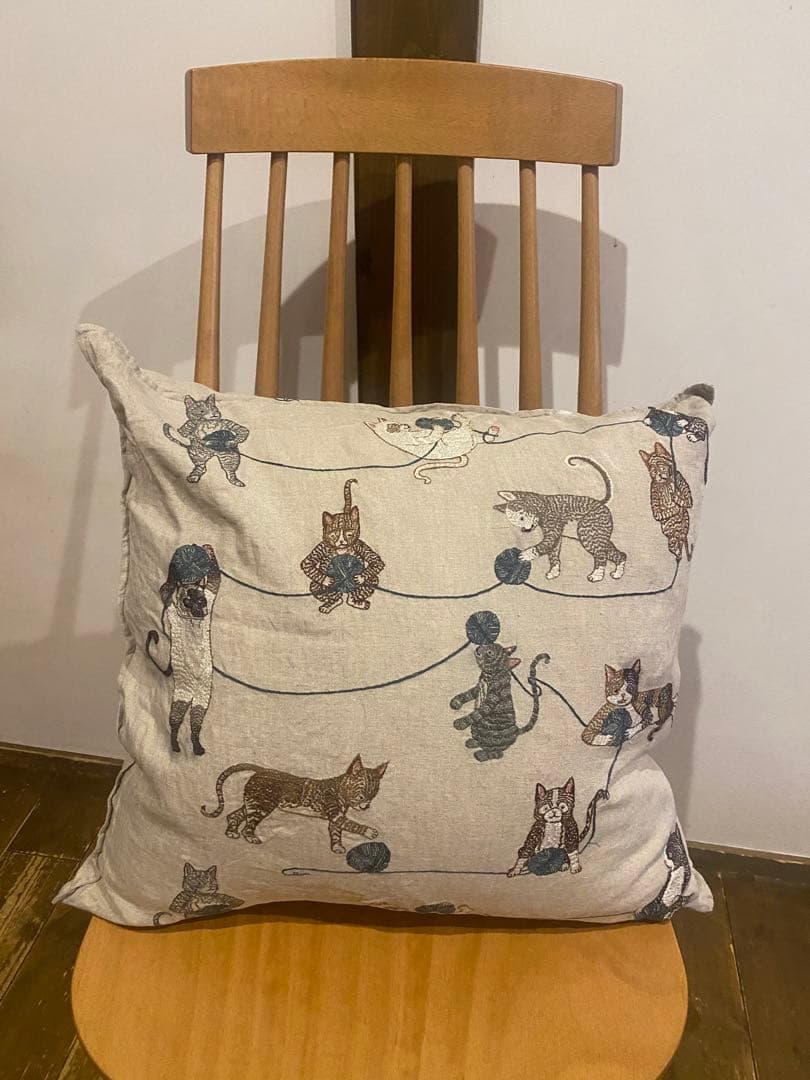 CORAL & TUSK Playful Cats コーラルアンドタスク Playful Cats Pillow | Coral & Tusk