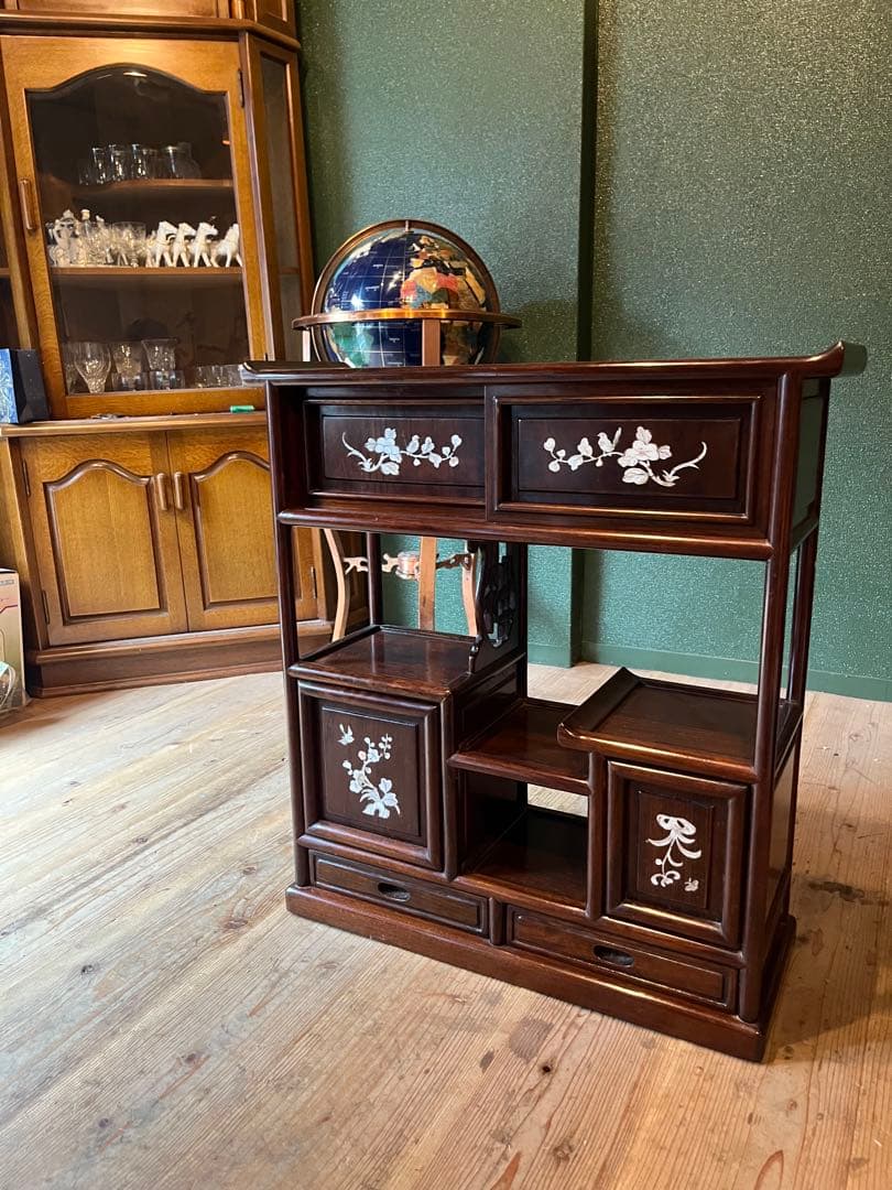 ジョンジョン＊螺鈿 紫檀 茶箪笥 飾り棚 小ぶり 違い棚 和風 昭和レトロ ジョンジョン様専用＊螺鈿 紫檀 茶箪笥 飾り棚 小ぶり 違い棚 和風