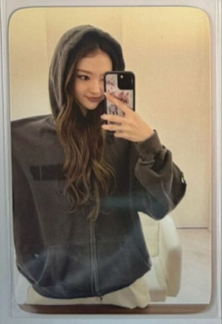 MEOVV シンガポール　ポップアップ　買い上げ　トレカ　エラ　Ella MEOVV エラ トレカ ella theblacklabelshop 特典 - メルカリ