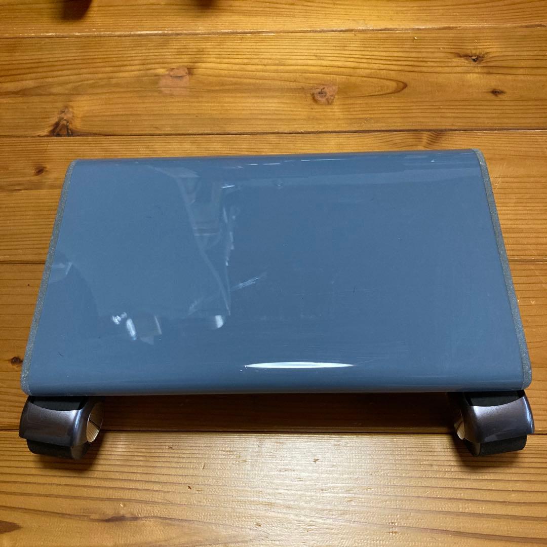 Walkerというパソコン型の乗り物です。特殊なセンシング技術の乗り物です。 やわらかい乗り物－「poimo」 ふくらむ・たためる風船構造パーソナル