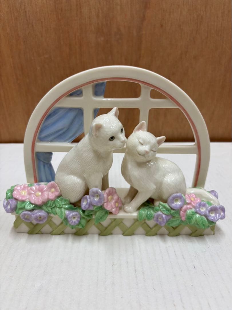 レノックス 猫 フィギュリン Love in bloon 窓辺の2匹の猫 シェラット＆シンプソン 猫フィギュリン 寄り添う2匹のシャム猫