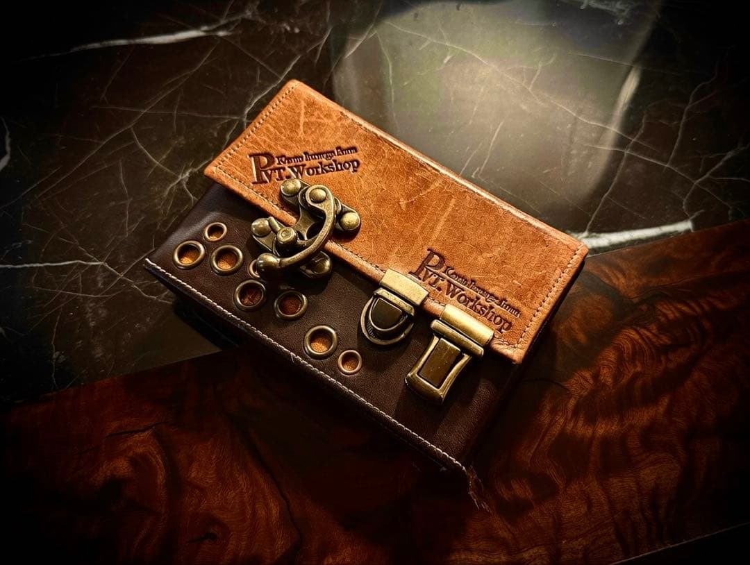 厳選中古！Pvt.Workshop匠　本革　フルレザーデッキケース 本革デッキケース・ダークブラウン・メデューサ