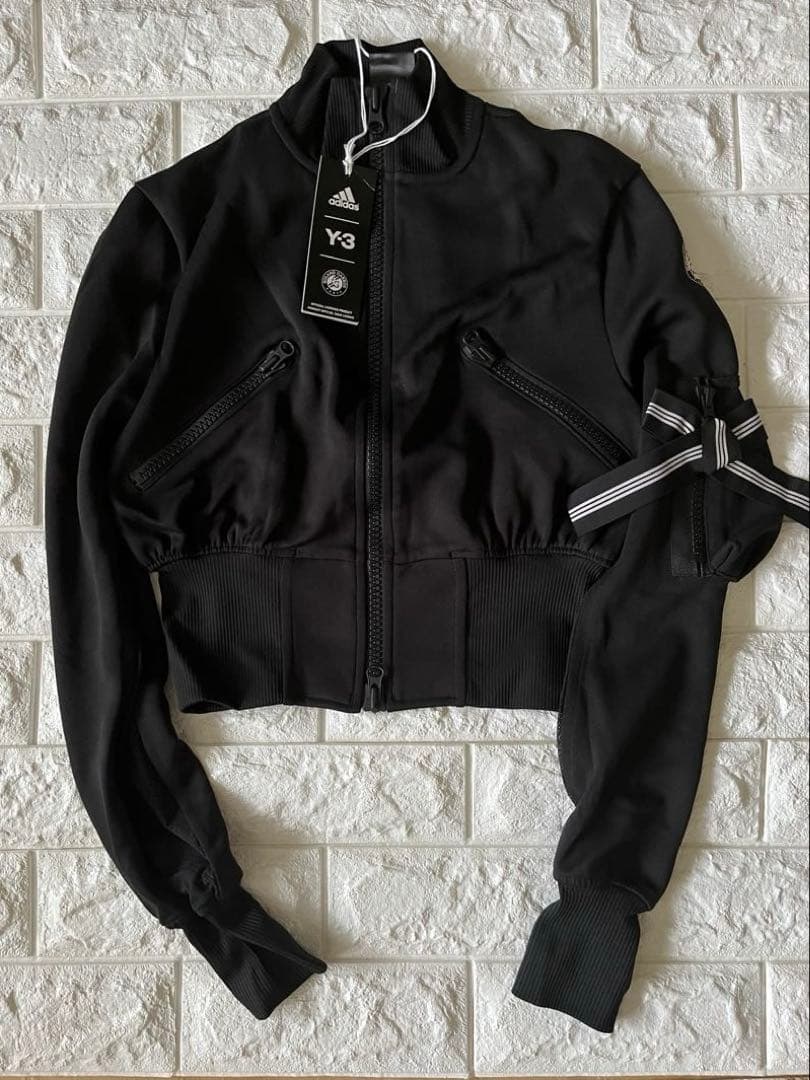 新品未使用ローランギャロスadidasY-3 ブラック クロップドジャケット Y-3×アディダス テニス、全仏オープンに向けた「ローラン・ギャロス