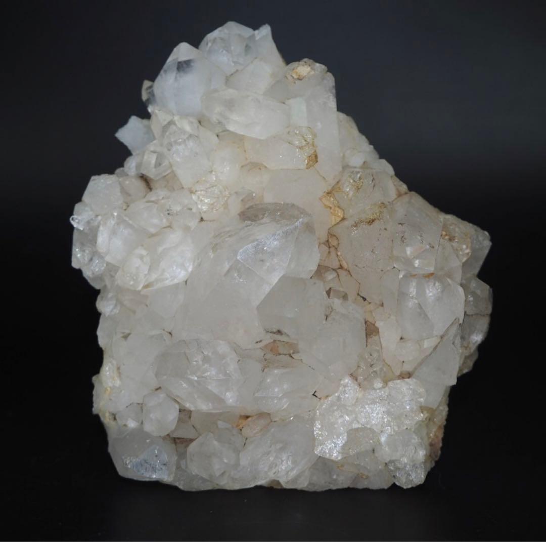 送料無料　綺麗な水晶原石　置物 マダガスカル産 再入荷 うるうる感が美しい水晶 原石 ラフ 置物