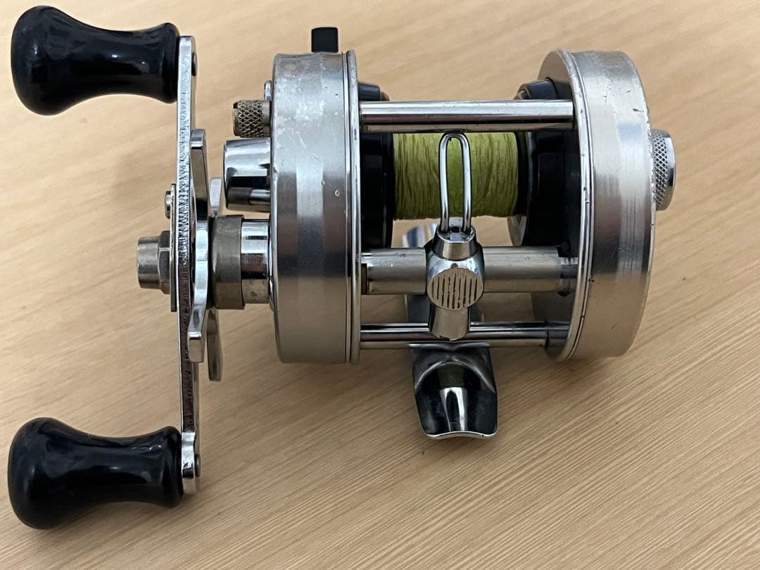 アブ アンバサダー 2500C 1982年 エビスフィッシング オールドリール アブ アンバサダー 2500C シルバー 80年 ステッカーモデル ABU