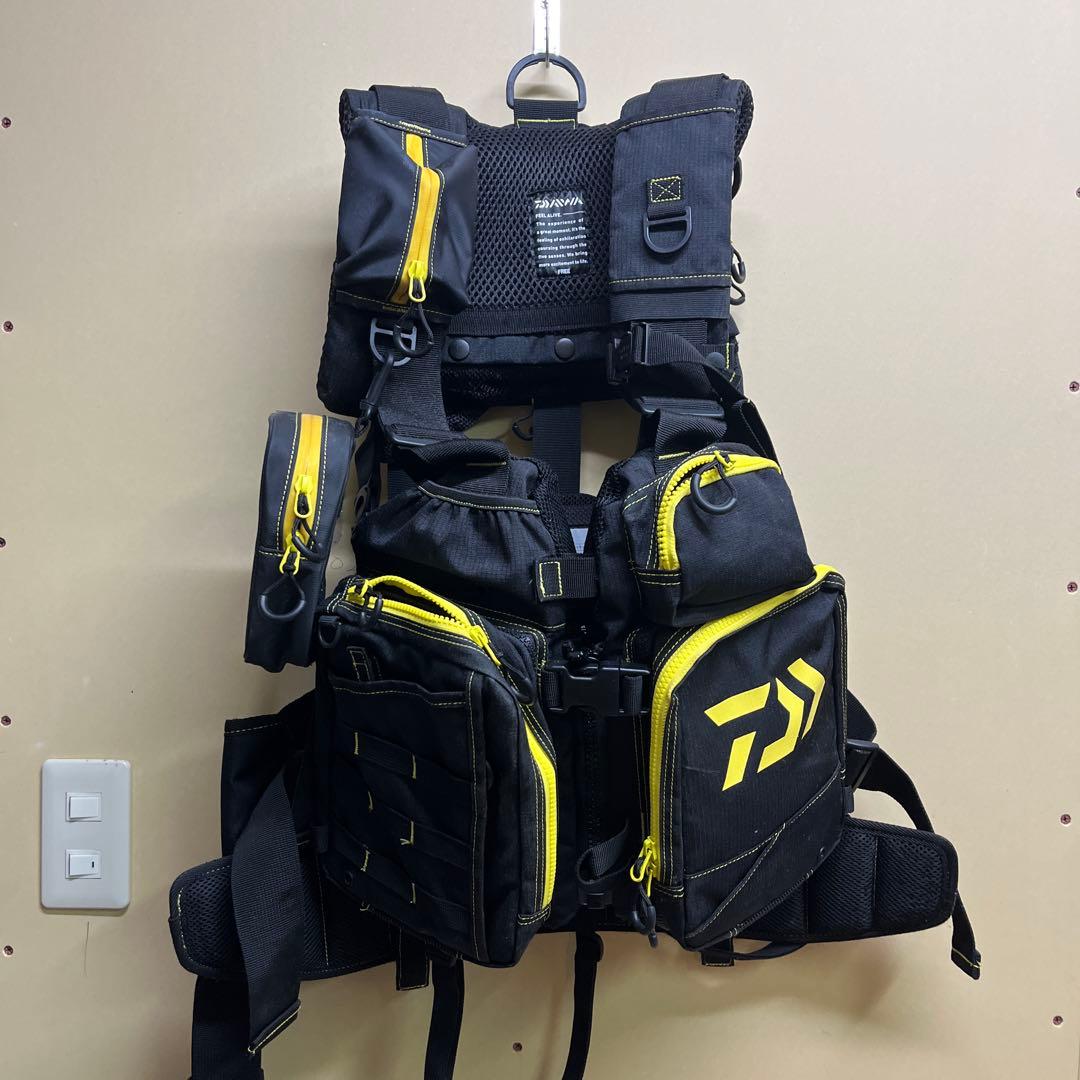 Daiwa フローティングジャケット 黒/黄色 74N DF-3025T トーナメント バリアテック® サイバーフロート(ライフ