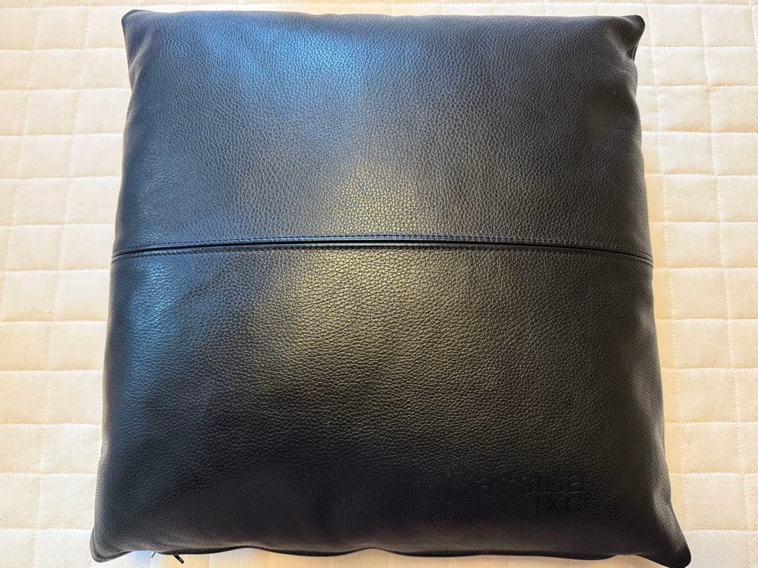ホ*ク様 カッシーナ　レザークッション　ブラック Cassina IXC レザー クッション 黒 ① - メルカリ