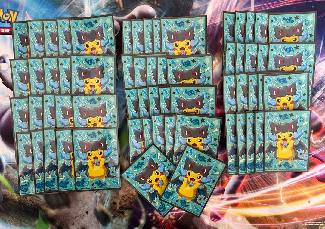 ポンチョを着たピカチュウ デッキシールド デッキシールド『レックウザポンチョを着たピカチュウ』62枚入り